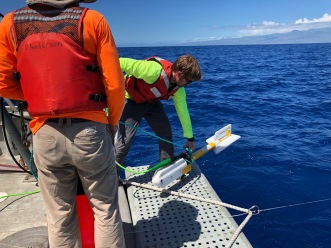 Brenden Deploys the G-882 magnetometer​, which follows the boat 30 m behind at a depth of about 6 m.